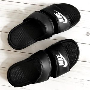 ACCEPTING OFFERS Women’s Benassi Duo Ultra Slides